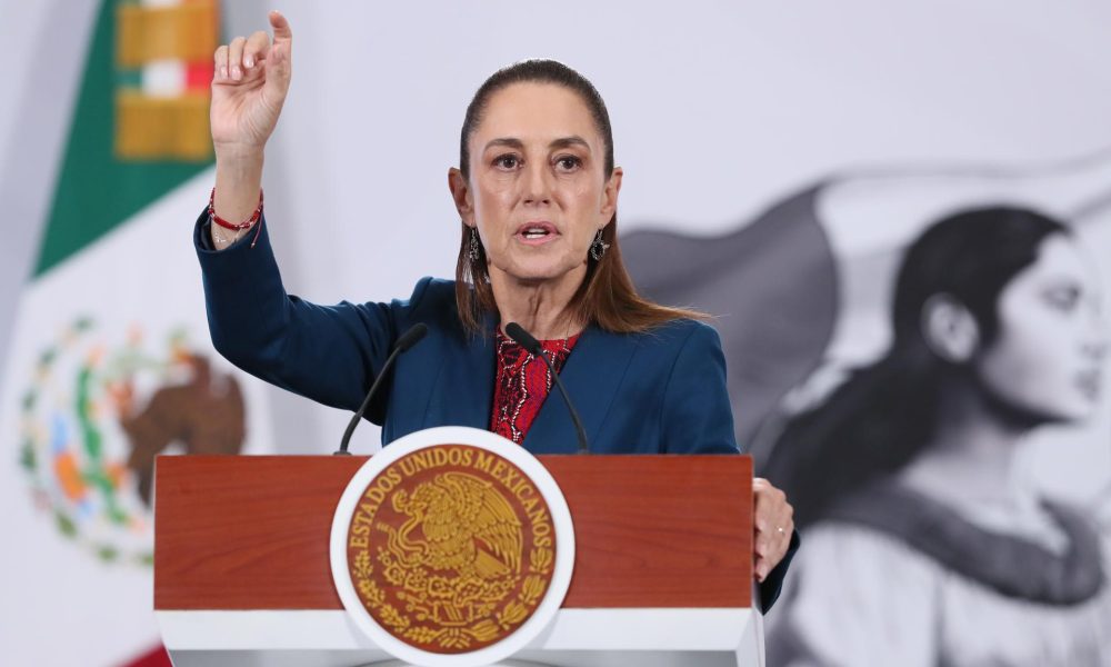 La presidenta de México, Claudia Sheinbaum, habla durante una rueda de prensa este miércoles en Palacio Nacional de la Ciudad de México (México). EFE/Mario Guzmán