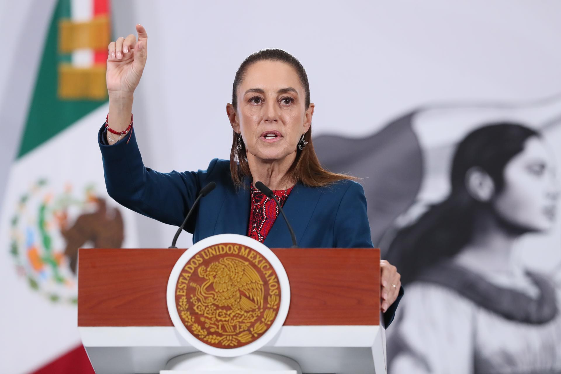 La presidenta de México, Claudia Sheinbaum, habla durante una rueda de prensa este miércoles en Palacio Nacional de la Ciudad de México (México). EFE/Mario Guzmán