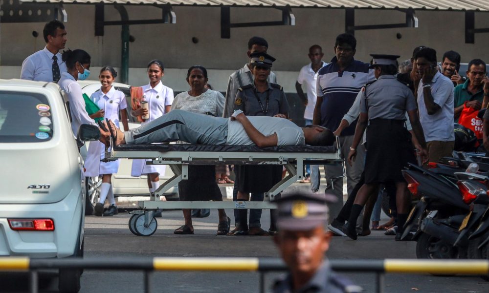 Los marineros iraníes heridos rescatados del buque de guerra IRIS Dena son escoltados al Oficial Médico Judicial en el Hospital Karapitiya en Galle, Sri Lanka, 05 de marzo de 2026. El Secretario de Defensa de EE. UU., Hegseth, confirmó el 04 de marzo de 2026 que un torpedo de un submarino de la Armada de EE. UU. impactó y hundió el buque de guerra iraní IRIS Dena en el Océano Índico al sur de Sri Lanka. EFE/EPA/CHAMILA KARUNARATHNE