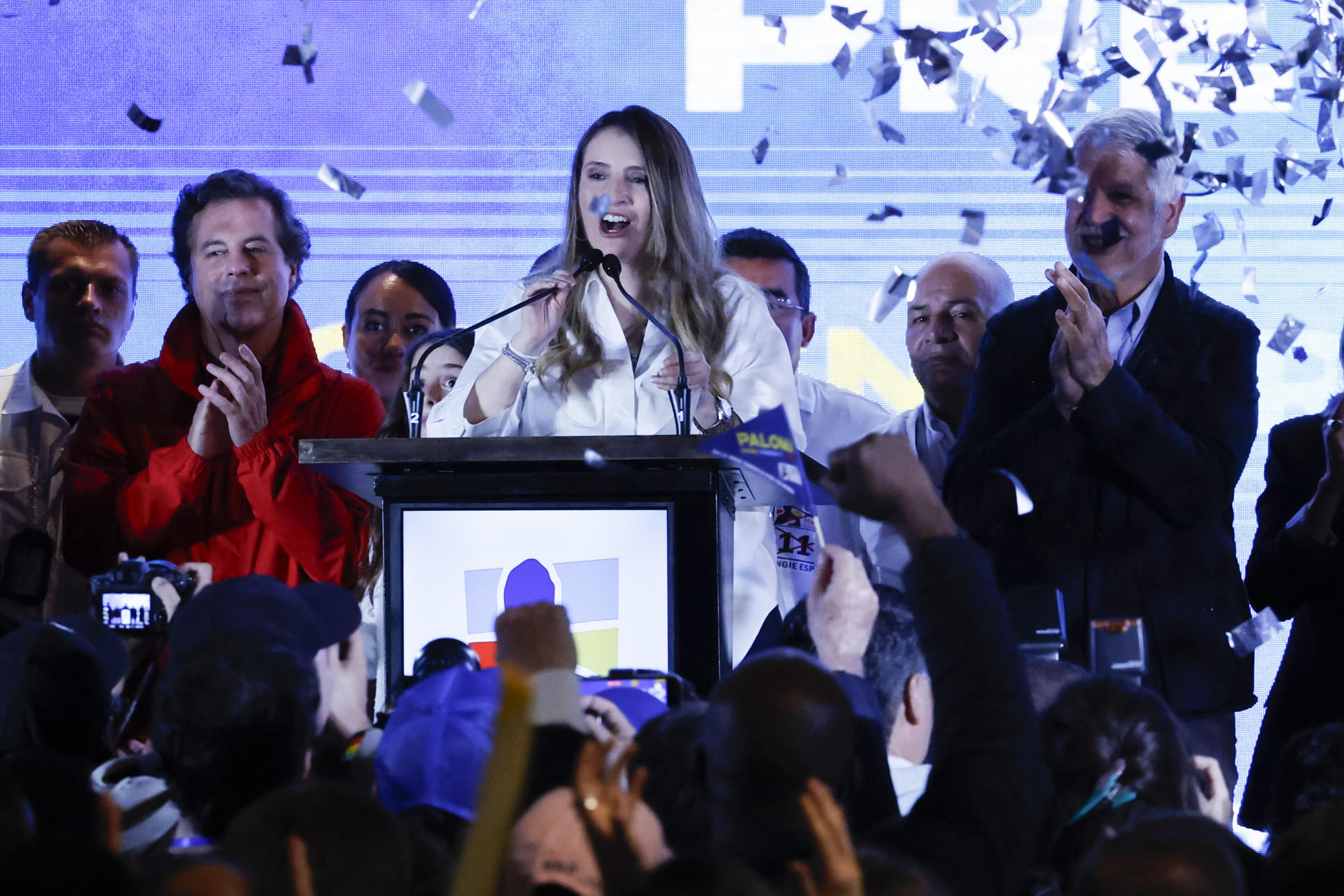 La senadora y candidata del partido uribista Centro Democrático a la presidencia de Colombia, Paloma Valencia, habla luego de ganar 'La gran consulta por Colombia' este domingo, en Bogotá (Colombia). EFE/ Mauricio Dueñas Castañeda