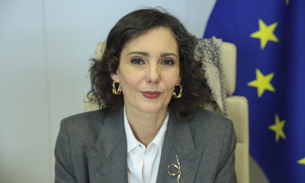 La comisaria europea de Igualdad, Hadja Lahbib, apunta en una entrevista con EFE que el caso de Gisèle Pelicot ha sido la chispa que necesitaba Francia para avanzar hacia una definición de la violación basada en el consentimiento y confía en que más países europeos cambien de perspectiva de cara a la futura revisión de la directiva de violencia machista durante esta legislatura. La Unión Europea llega a este 8 de marzo, Día Internacional de la Mujer, con avances como el acceso al aborto seguro o la mayor presencia de mujeres en altos cargos, aunque también con retrocesos que empiezan a manifestarse por primera vez, como la menor participación femenina en la toma de decisiones o la pérdida de la perspectiva de género en las instituciones. EFE/Olatz Castrillo