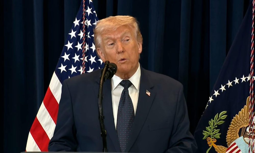 Captura de video de una transmisión de La Casa Blanca del presidente de Estados Unidos, Donald Trump, durante una declaración este lunes, desde Miami (FL, EE.UU.). EFE/ La Casa Blanca