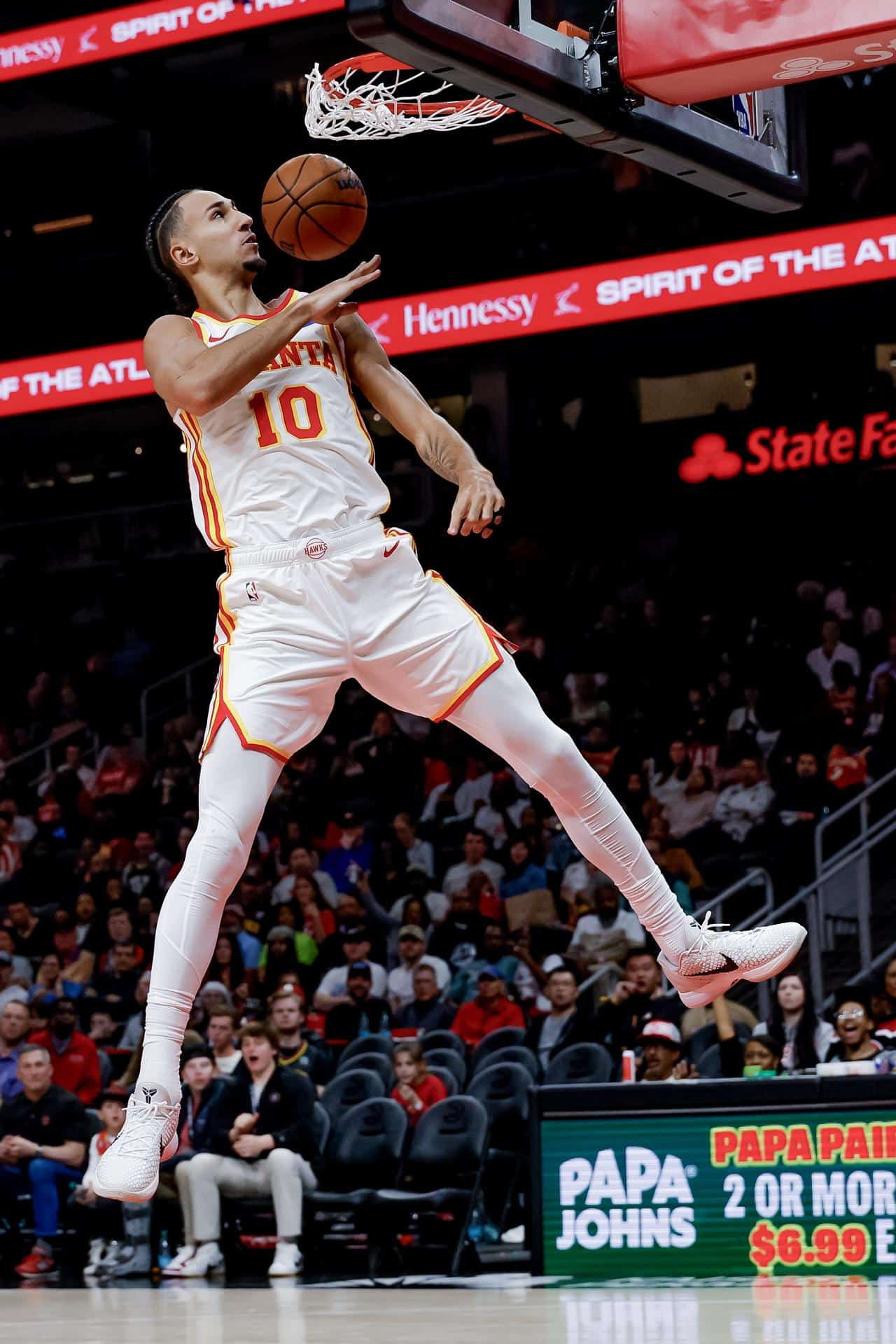 El alero de los Atlanta Hawks, Zaccharie Risacher, encesta un mate contra los Portland Trail Blazers durante la segunda mitad de un partido de baloncesto de la NBA entre los Portland Trail Blazers y los Atlanta Hawks en Atlanta, Georgia, EE. UU. EFE/ERIK S. LESSER SHUTTERSTOCK OUT