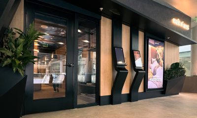 Fotografía cedida por el Aeropuerto Internacional de Miami (MIA) donde se muestra la entrada a las salas de descanso Wait n' Rest (Esperar y Descansar)  en la terminal D del aeropuerto. EFE/MIA /SOLO USO EDITORIAL /NO VENTAS /SOLO DISPONIBLE PARA ILUSTRAR LA NOTICIA QUE ACOMPAÑA /CRÉDITO OBLIGATORIO