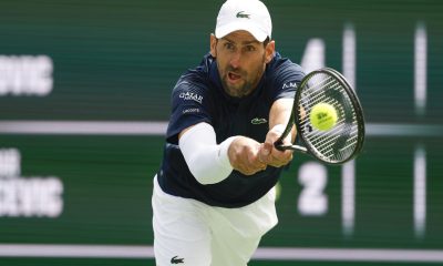 Novak Djokovic de Serbia en acción durante el partido individual masculino contra Aleksandar Kovacevic de Estados Unidos en Indian Wells, California, EE. UU.. EFE/EPA/JOHN G. MABANGLO