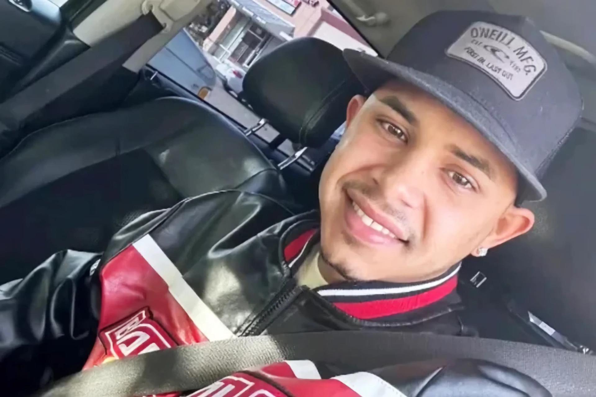 Fotografía cedida por la organización Liga de Ciudadanos Latinoamericanos Unidos (LULAC) del ciudadano venezolano Neiyerver Adrián León Rengel, de 28 años, quien fue deportado el año pasado a una cárcel de máxima seguridad en El Salvador y demandó a Estados Unidos por 1,3 millones de dólares alegando daños y perjuicios, lo que lo convierte en el primer venezolano deportado a un tercer país en reclamar una indemnización. EFE/LULAC /SOLO USO EDITORIAL /NO VENTAS /SOLO DISPONIBLE PARA ILUSTRAR LA NOTICIA QUE ACOMPAÑA /CRÉDITO OBLIGATORIO