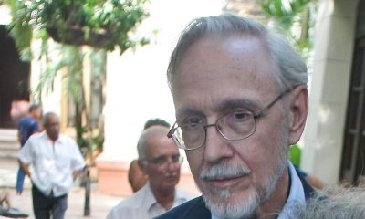 Fotografía de archivo del 13 de octubre de 2014 que muestra al profesor universitario estadounidense William LeoGrande saliendo de una conferencia en La Habana (Cuba). EFE/ Ernesto Mastrascusa / MÁXIMA CALIDAD DISPONIBLE