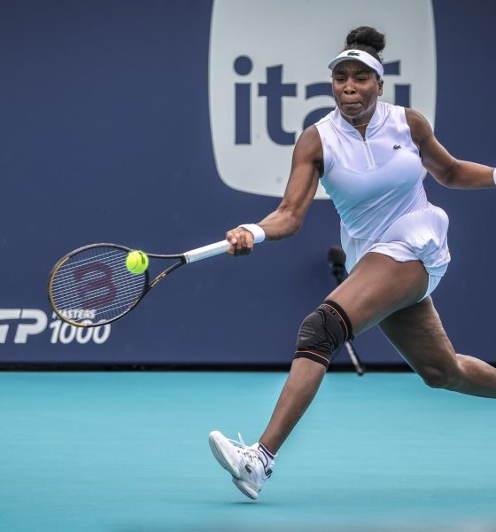 La estadounidense Venus Williams en acción contra la británica Francesca Jones, durante el partido de primera ronda de individuales femeninos del torneo de tenis Miami Open 2026 en el Hard Rock Stadium de Miami, Florida (EE.UU.). EFE/CRISTOBAL HERRERA-ULASHKEVICH