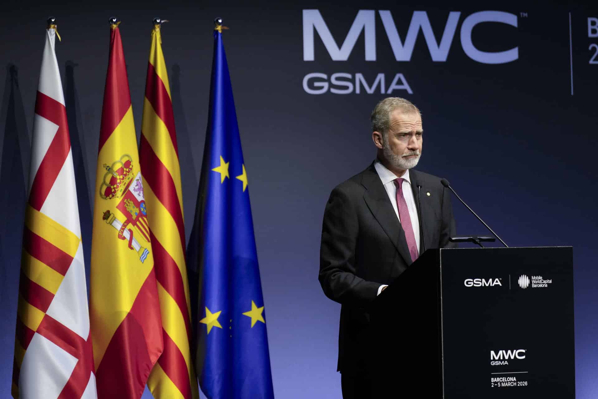 El rey Felipe VI interviene durante la tradicional cena de bienvenida al MWC 2026, que se celebra en el Museu Nacional d'Art de Catalunya este domingo, antes de que este lunes se inaugure en Barcelona el congreso tecnológico.-EFE/ Alejandro García