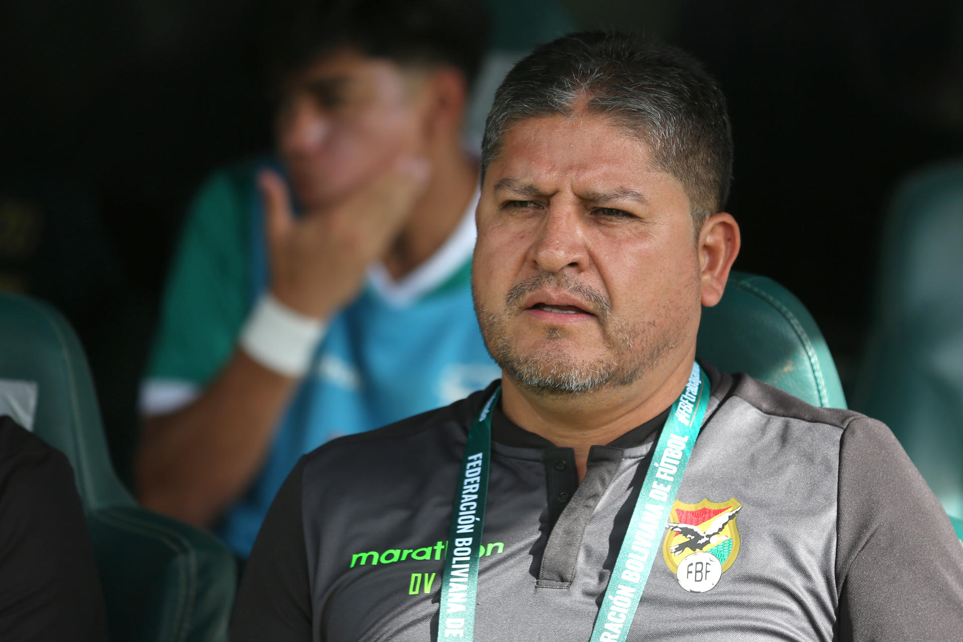 El entrenador de Bolivia, Óscar Villegas, reacciona en un partido amistoso entre Bolivia y Trinidad y Tobago en el estadio Ramón Aguilera en Santa Cruz (Bolivia). Imagen de archivo. EFE/ Luis Gandarillas
