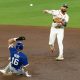 Nick Gonzales (d), de México, realiza un lanzamiento frente a Dante Nori, de Italia, en un partido del Clásico Mundial de Béisbol entre México e Italia en el estadio Daikin Park, en Houston (Estados Unidos). EFE/Carlos Ramírez