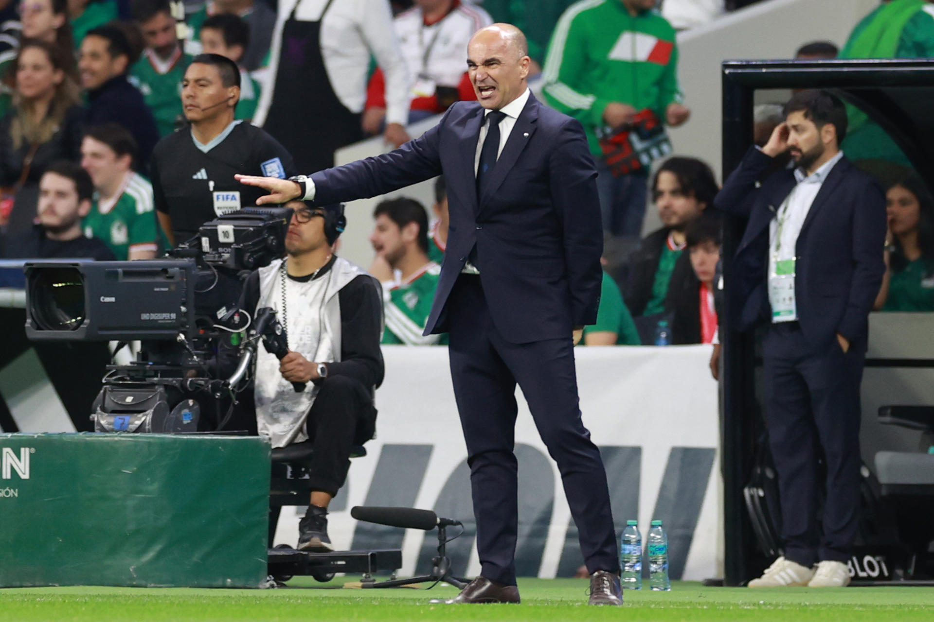 El seleccionador de Portugal, el español Roberto Martínez, durante el amistoso ante México en la capital mexicana. EFE/Alex Cruz