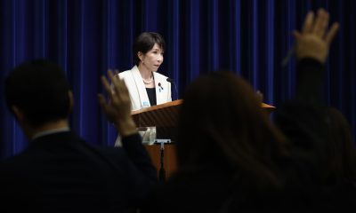 La primera ministra de Japón, Sanae Takaichi, durante una rueda de prensa en Tokio, Japón, el 15 de febrero de 2026. EFE/EPA/KIYOSHI OTA / POOL