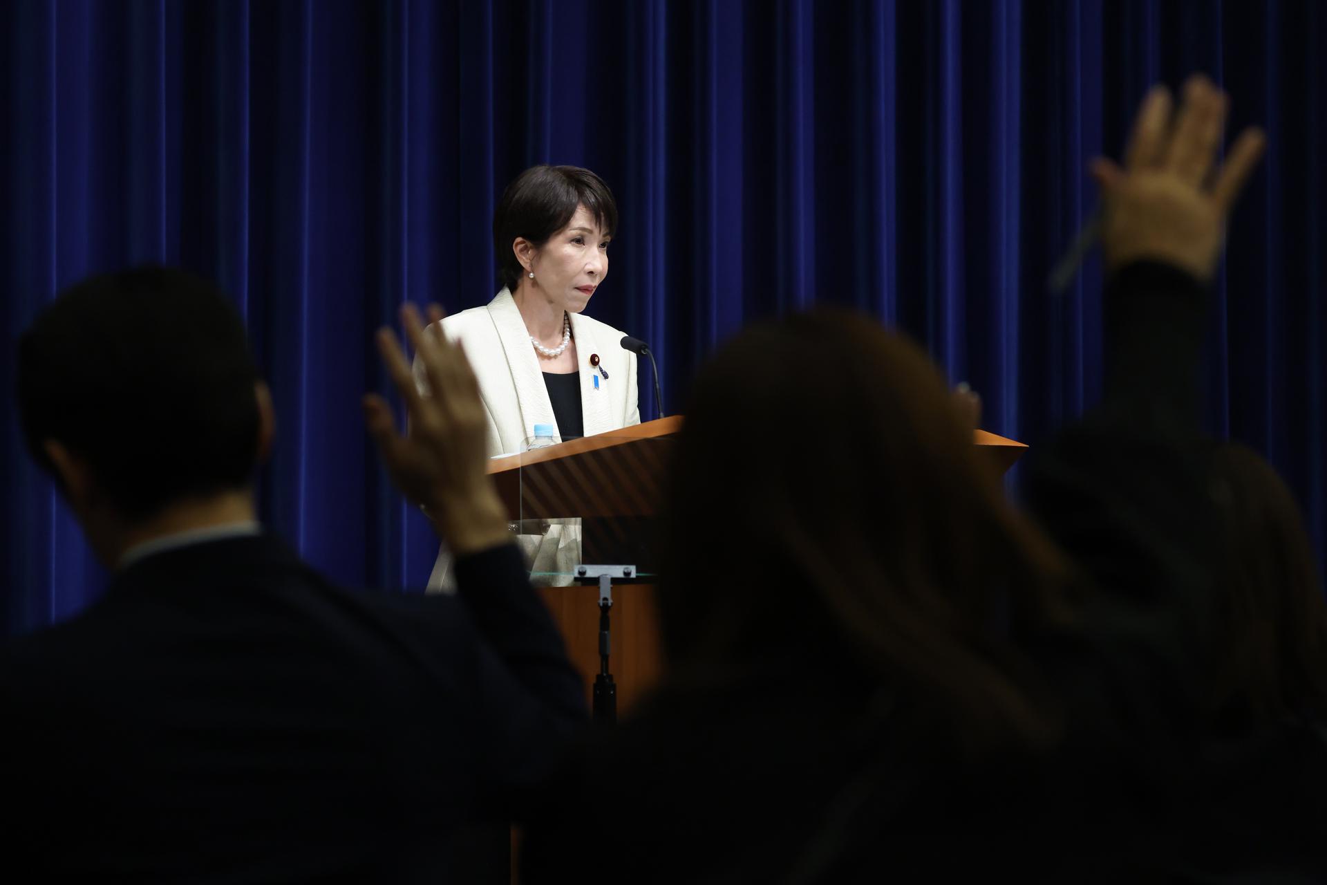 La primera ministra de Japón, Sanae Takaichi, durante una rueda de prensa en Tokio, Japón, el 15 de febrero de 2026. EFE/EPA/KIYOSHI OTA / POOL