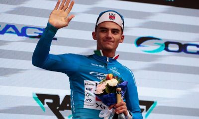El mexicano Isaac Del Toro, del team UAE Team Emirates XRG, celebra su liderato en la segunda etapa de la Tirreno Adriático. EFE/EPA/ROBERTO BETTINI