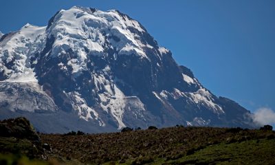 Fotografía de archivo del Volcán Antisana, que cuenta con una cobertura glaciar y está ubicado en la provincia de Napo (Ecuador). EFE/José Jácome