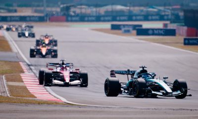 El piloto de Mercedes Andrea Kimi Antonelli compite durante la carrera esprint del Gran Premio de Fórmula Uno de China, en Shanghái. EFE/EPA/ANDRES MARTINEZ CASARES