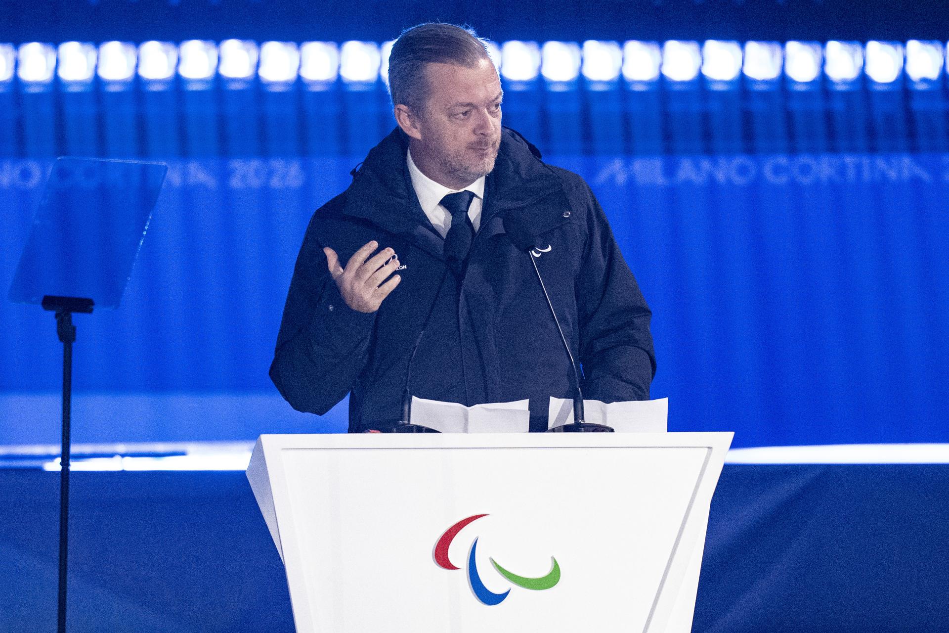 Andrew Parsons, presidente del Comité Paralímpico Internacional, durante la ceremonia de clausura de los Juegos Paralímpicos de Invierno Milano Cortina 2026 en Cortina d'Ampezzo, Italia. EFE/EPA/CLAUDIO THOMA USO EDITORIAL SÓLO