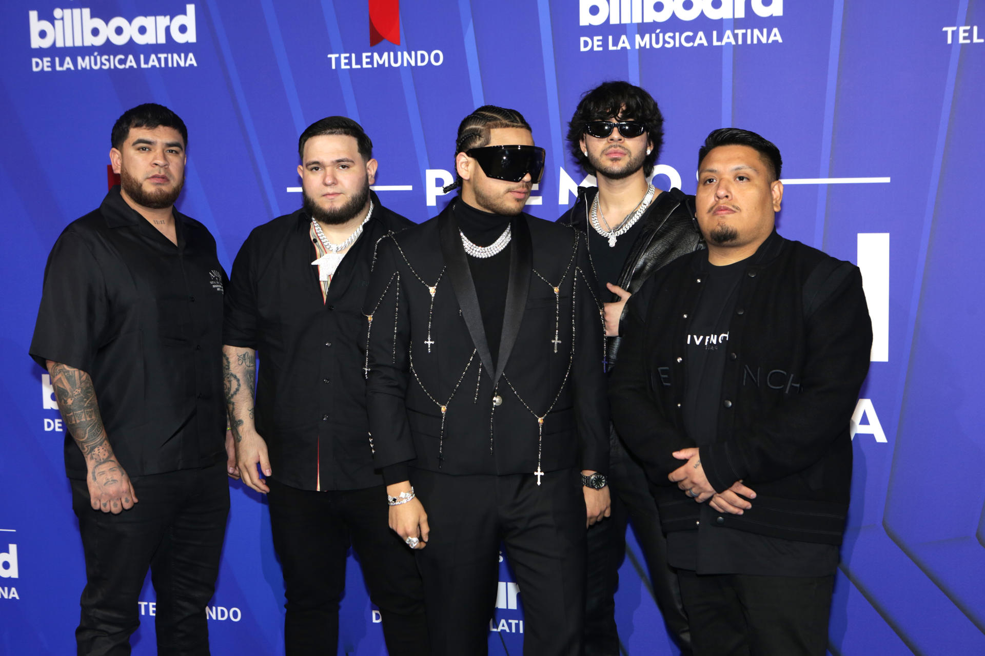 Fotografía de archivo de los integrantes de la banda Fuerza Regida posan en la alfombra azul de los premios Billboard de la Música Latina en el Jackie Gleason Theatre, en Miami Beach (Estados Unidos). EFE/ Marlon Pacheco