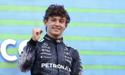 El piloto italiano de Mercedes Andrea Kimi Antonelli celebra en el podio tras ganar el Gran Premio de Fórmula 1 de Japón en el circuito de Suzuka International Racing Course. EFE/EPA/FRANCK ROBICHON