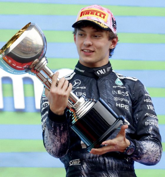 El piloto italiano de Mercedes Andrea Kimi Antonelli celebra en el podio tras ganar el Gran Premio de Japón de Fórmula 1 en el circuito del Circuito Internacional de Suzuka. EFE/EPA/FRANCK ROBICHON
 
//////////
 
SUZUKA (Japan), 29/03/2026.- Mercedes driver Andrea Kimi Antonelli of Italy celebrates on the podium after winning the Formula 1 Japanese Grand Prix at the Suzuka International Racing Course racetrack in Suzuka, Japan, 29 March 2026. (Fórmula Uno, Italia, Japón) EFE/EPA/FRANCK ROBICHON