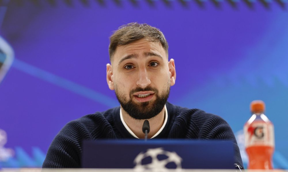 El portero italiano del Manchester City, Gianluigi Donnarumma, durante la rueda de prensa ofrecida en la víspera del partido de ida de octavos de final de la Liga de Campeones de fútbol que enfrentó a su equipo al Real Madrid, este martes en el estadio Santiago Bernabéu. EFE/ Rodrigo Jiménez