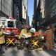 Integrantes del cuerpo de bomberos de Nueva York (FDNY) acuden este martes, a un incendio declarado en Nueva York (Estados Unidos). EFE/ Jan Téllez Asensio