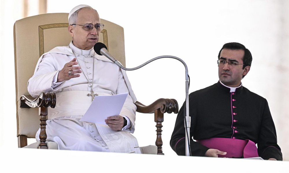 El papa León XIV preside la audiencia general semanal en la Plaza de San Pedro, en el Vaticano, este miércoles 18 de marzo de 2026. EFE/EPA/RICCARDO ANTIMIANI