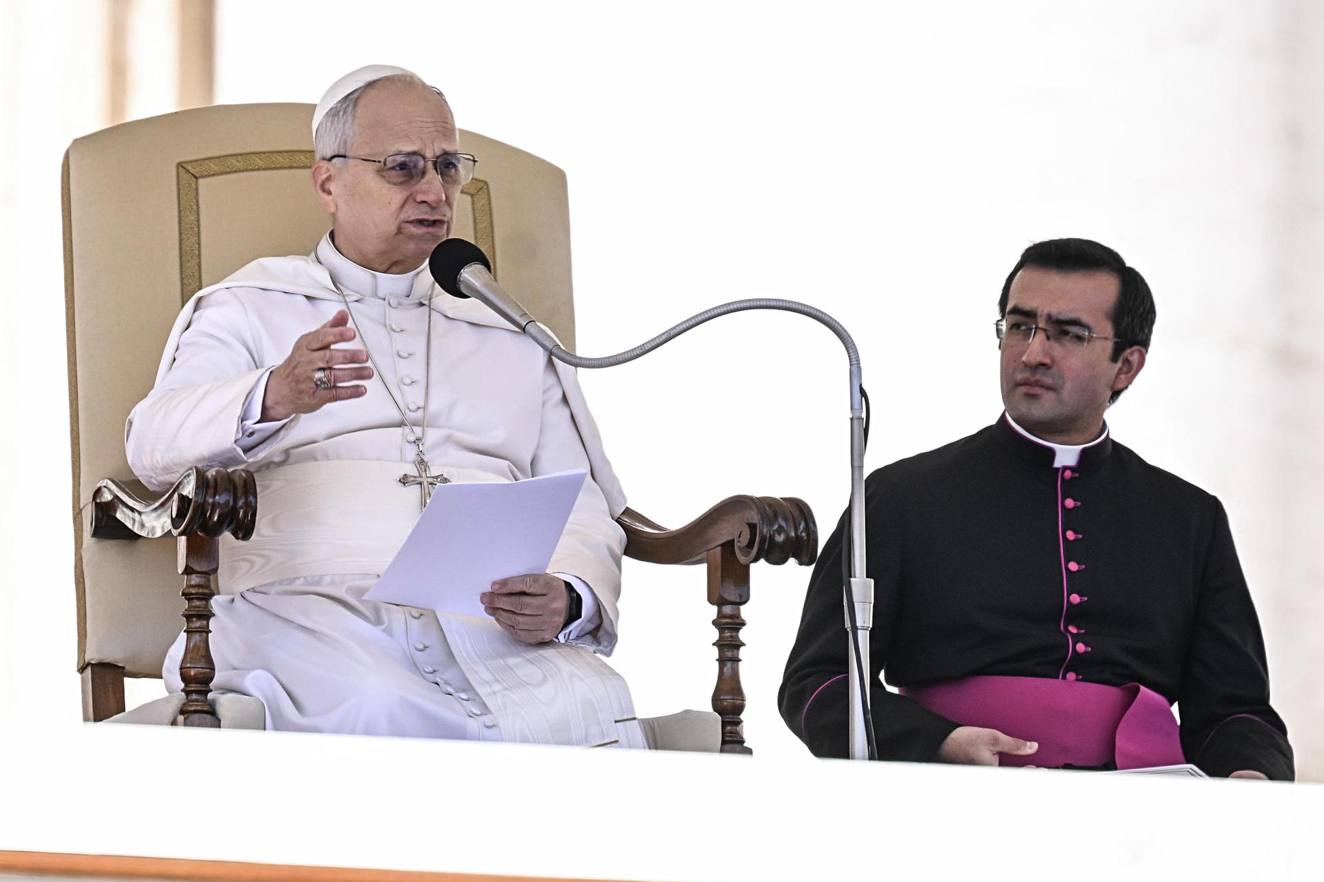 El papa León XIV preside la audiencia general semanal en la Plaza de San Pedro, en el Vaticano, este miércoles 18 de marzo de 2026. EFE/EPA/RICCARDO ANTIMIANI