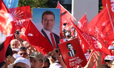 Imagen de archivo de una protesta contra la prisión del encarcelado alcalde opositor de Estambul, Ekrem Imamoglu. EFE/EPA/NECATI SAVAS