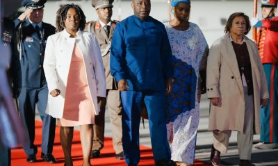 Fotografía cedida por la Cancillería de Colombia que muestra a la Vicepresidenta, Francia Márquez (2-i), caminando junto al presidente de Burundi, Évariste Ndayishimiye, este miércoles en Bogotá (Colombia). EFE/ Cancillería de Colombia