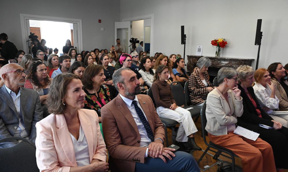 Fotografía que muestra los asistentes durante el encuentro 'Generando economía con equidad' este jueves, organizado por la Delegación de la Unión Europea en Montevideo (Uruguay). EFE/ Federico Gutiérrez