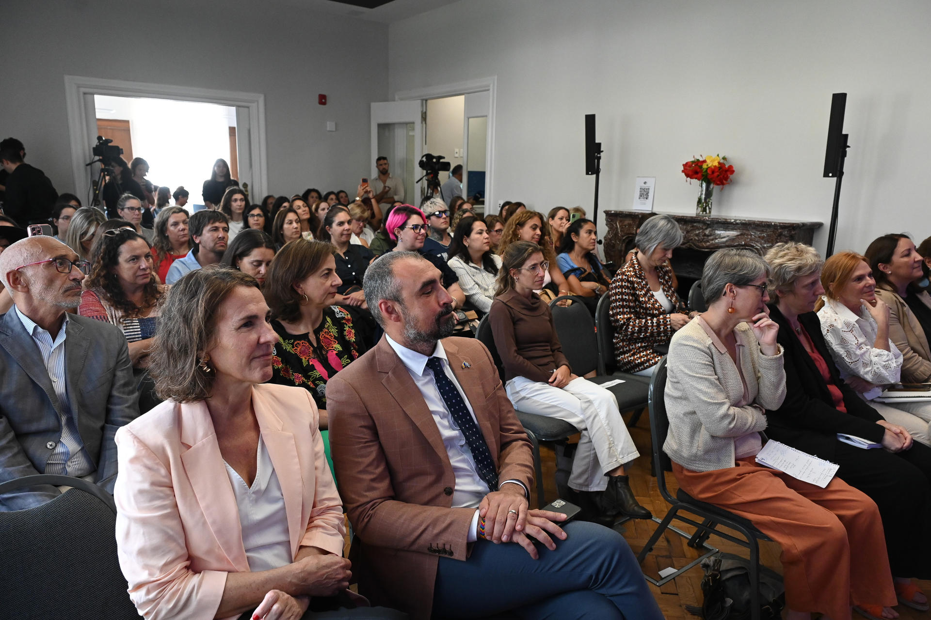 Fotografía que muestra los asistentes durante el encuentro 'Generando economía con equidad' este jueves, organizado por la Delegación de la Unión Europea en Montevideo (Uruguay). EFE/ Federico Gutiérrez