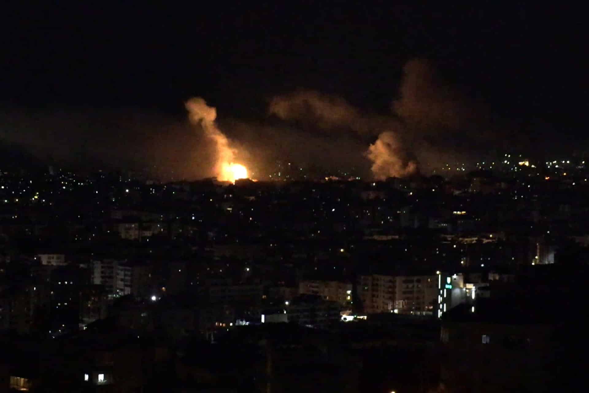 Captura de video donde se observa un bombardeo este lunes, en Beirut (Líbano). EFE/ Edgar Gutiérrez