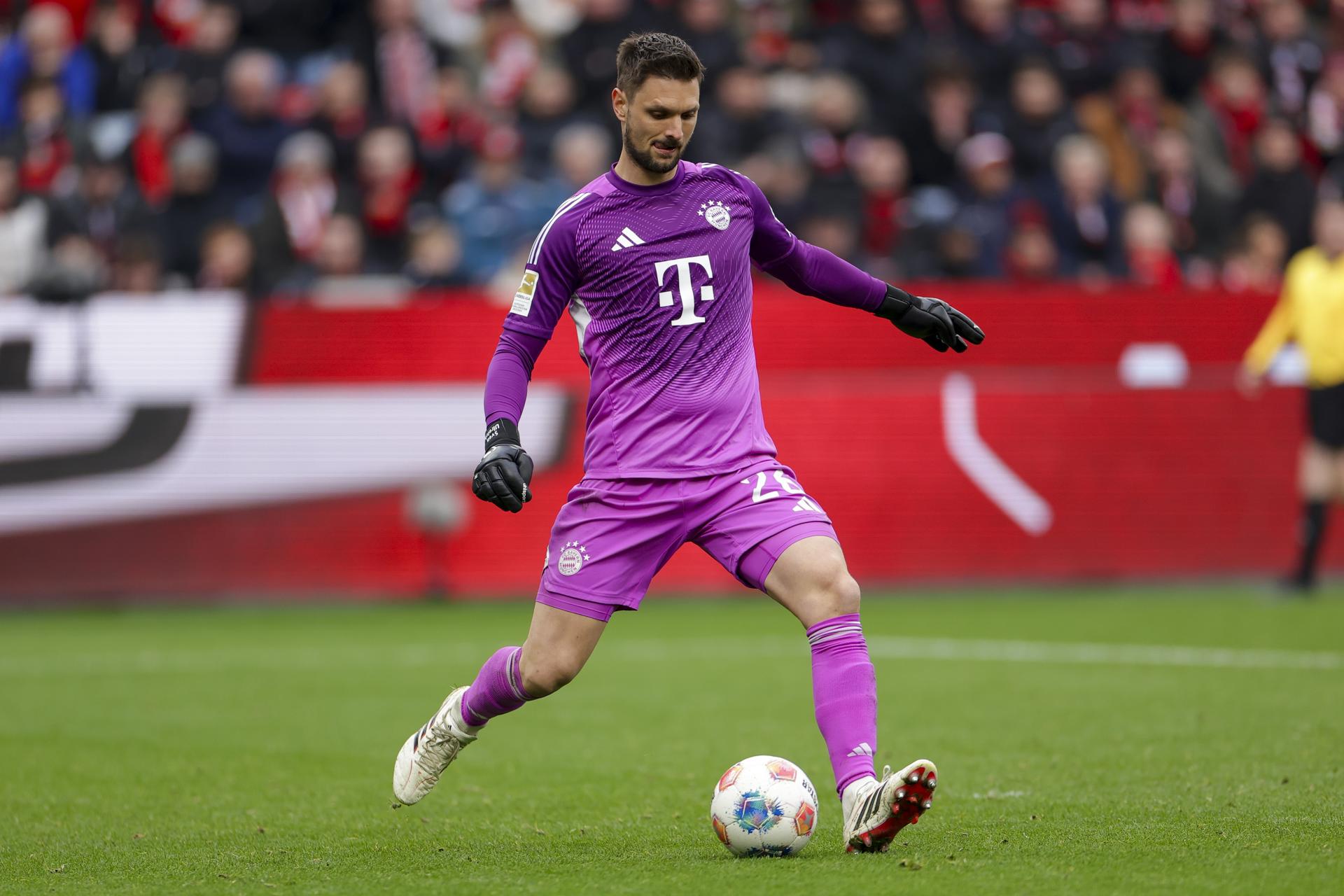 Sven Ulreich, tercer portero del Bayern Munich , ante el Bayer Leverkusen en Leverkusen, Alemania. EFE/EPA/CHRISTOPHER NEUNDORF