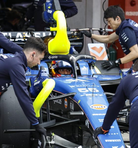 El piloto español de Williams Carlos Sainz Jr. durante la tercera sesión de entrenamientos libres del Gran Premio de Japón de Fórmula 1 en el circuito de Suzuka International Racing Course, en Suzuka. EFE/EPA/FRANCK ROBICHON
