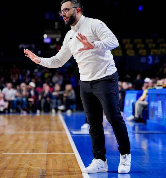 Fotografía cedida por el Club Capitanes CDMX, donde se observa al técnico brasileño Vitor Galvani, dando indicaciones durante un juego en la Ciudad de México (México). EFE/ Capitanes CDMX/ SOLO UOS EDITORIAL/NO VENTAS/SOLO DISPONIBLE PARA ILUSTRAR LA NOTICIA QUE ACOMPAÑA(CRÉDITO OBLIGATORIO)