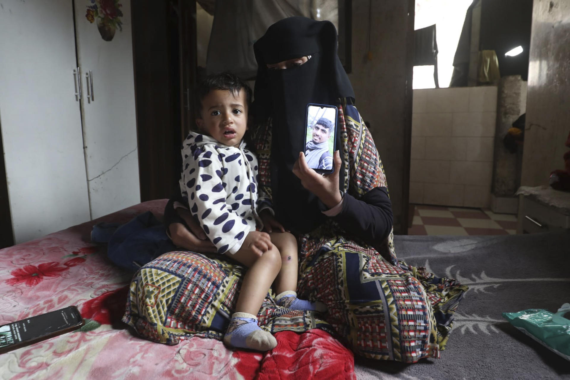 El bebé gazatí Jawad conoce a su corta edad lo que implica vivir bajo una ocupación militar: disparos del Ejército israelí, la detención de su padre y la suya y, según el relato de familiares y documentos médicos, el maltrato físico a manos de soldados.EFE/ Ahmad Awad