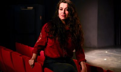 La cantante española Sílvia Pérez Cruz posa para un retrato durante una entrevista con EFE este martes en el Instituto Cervantes en París. Recientemente galardonada con el Premio Goya a la Mejor Canción Original por la canción 'Flores para Antonio', una colaboración con Alba Flores, la artista se prepara para su concierto en solitario en la sala Olympia en París el 8 de marzo. (Francia) EFE/EPA/TERESA SUÁREZ