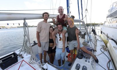 Fotografía del 20 de marzo de 2026, de activistas a punto de zarpar con ayuda humanitaria en las embarcaciones Friend Ship y Tiger Moth, rumbo a Cuba desde Isla Mujeres, en Quintana Roo (México). EFE/ Alonso Cupul