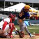 Brayan Buelvas (d) de Colombia batea un bola en un partido del Clásico Mundial de Béisbol. EFE/ Thais Llorca
