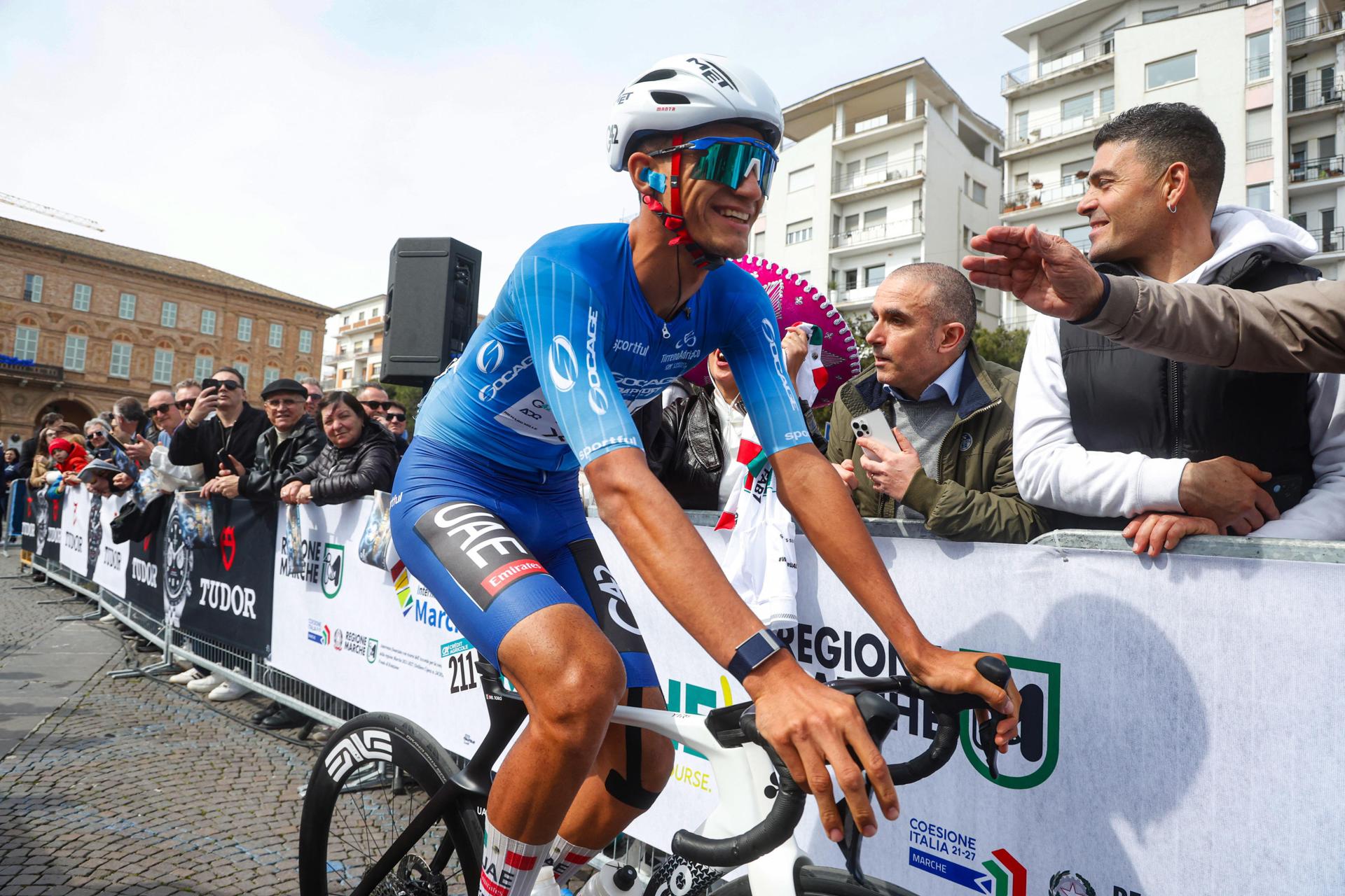 El corredor mexicano Isaac Del Toro, del UAE Emirates team, en la Tirreno–Adriatico EFE/EPA/ROBERTO BETTINI