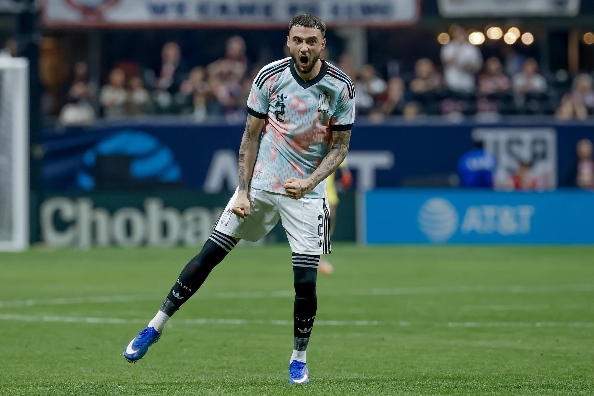 El belga Zeno Debast celebra tras marcar el gol del empate parcial 1-1 ante Estados Unidos durante el partido amistoso internacional entre la selección estadounidense y Bélgica en Atlanta (EE.UU.). EFE/ERIK S. LESSER