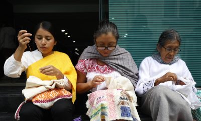 Mujeres otomíes realizan artesanías en Ciudad de México (México). Imagen de archivo. EFE/ Sáshenka Gutiérrez