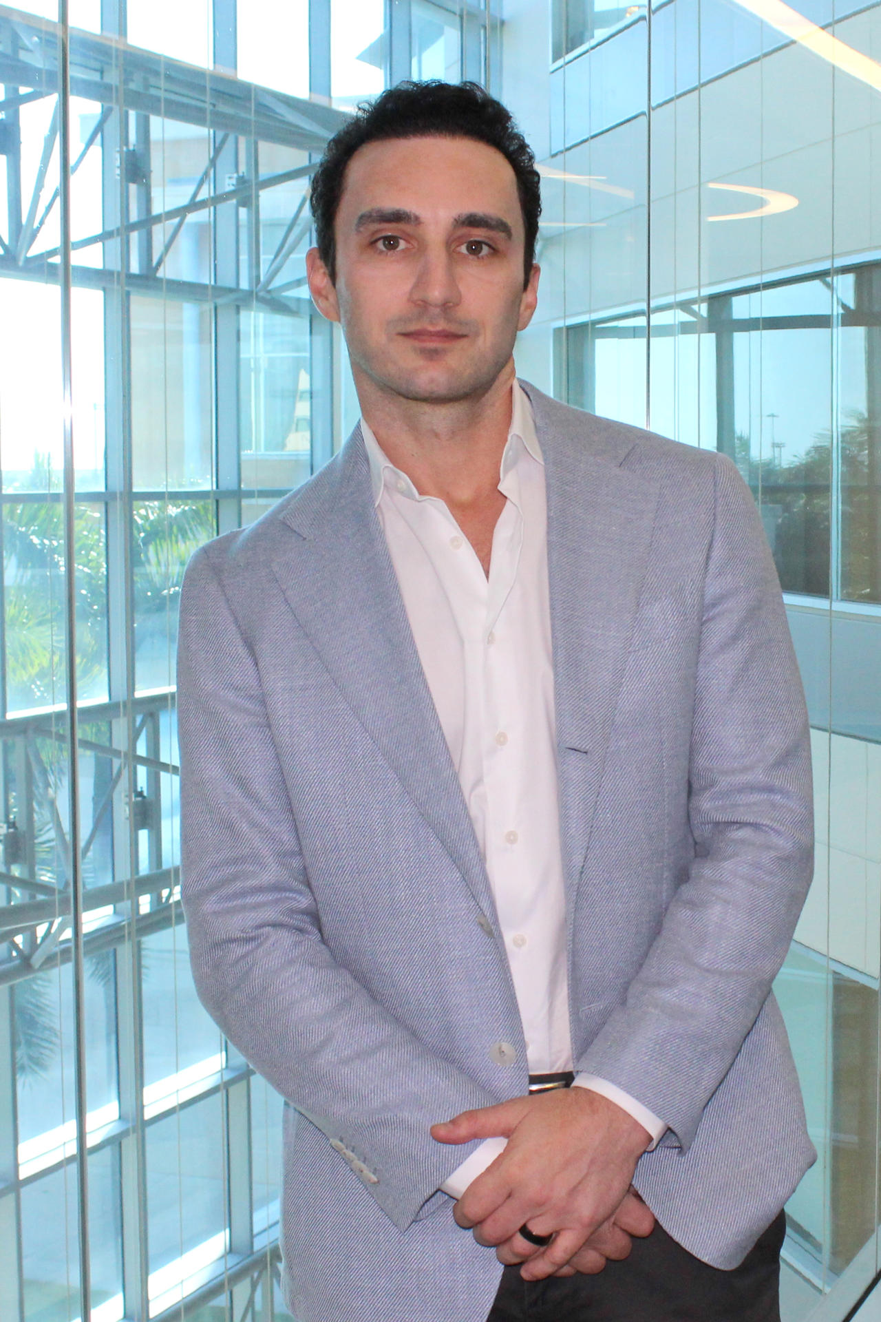 El investigador del Colegio de Negocios de la Universidad Internacional de Florida (FIU) y coautor del estudio publicado en el journal 'Academy of Management Discoveries', Joel Carnevale, posa durante una entrevista con EFE este miércoles, en Miami Florida (Estados Unidos). EFE/ Pedro Pablo Cortés