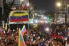 Centenas de personas festejan este miércoles en las calles de Caracas la conquista del Clásico Mundial de Béisbol por la selección venezolana en una final contra la de Estados Unidos en Miami. EFE/ Miguel Gutiérrez
