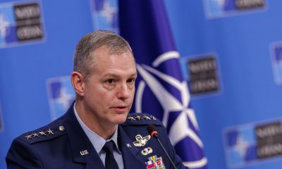 FOTO ARCHIVO. El comandante supremo aliado en Europa, general Alexus Grynkewich, durante una rueda de prensa en Bruselas, Bélgica. EFE/EPA/OLIVIER MATTHYS