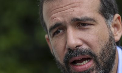 El director para América Latina de la organización Reporteros Sin Fronteras (RSF), Artur Romeu, habla en una entrevista con EFE este martes, en Quito (Ecuador). EFE/José Jácome