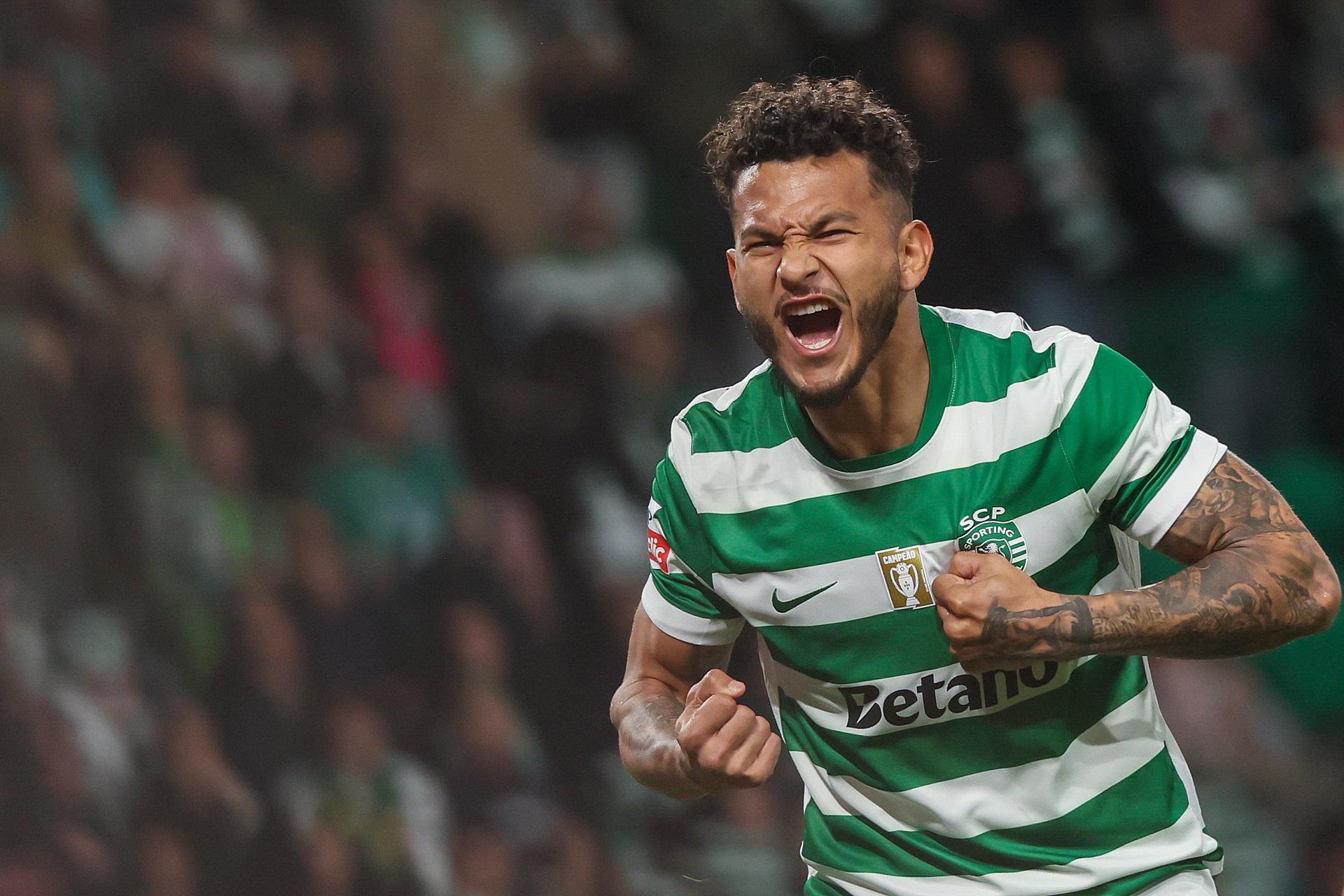Fotografía de archivo del delantero Luis Suárez, del Sporting de Lisboa, quien destaca en la lista de convocados divulgada este miércoles por la selección colombiana para jugar partidos de preparación para el Mundial contra Croacia  y Francia. EFE/EPA/MANUEL DE ALMEIDA