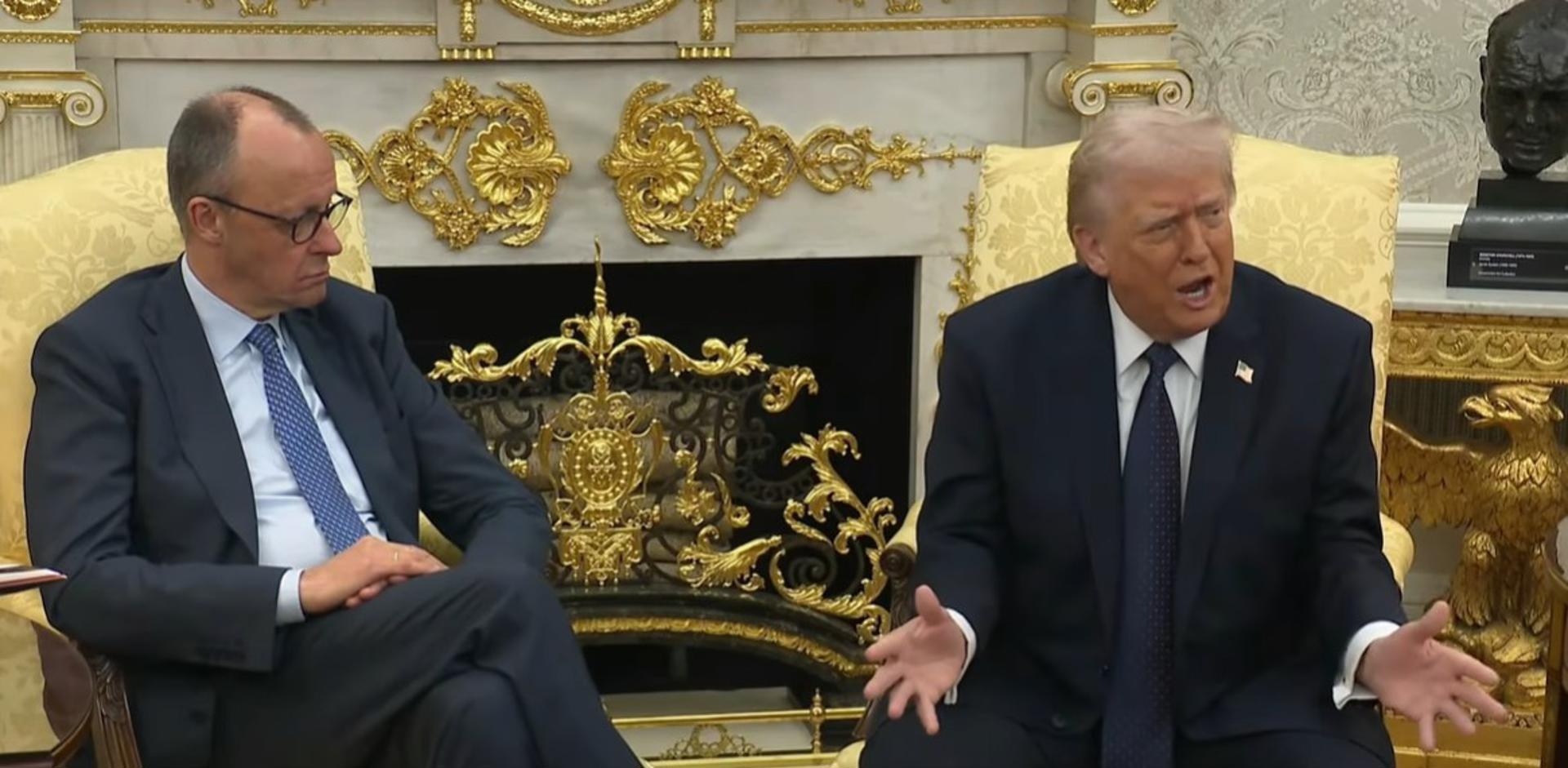 Captura de video tomada de una transmisión de la Casa Blanca del presidente de EE.UU., Donald Trump (d), junto al canciller de Alemania, Friedrich Merz, este martes, en Washington (EE.UU.). EFE/ La Casa Blanca